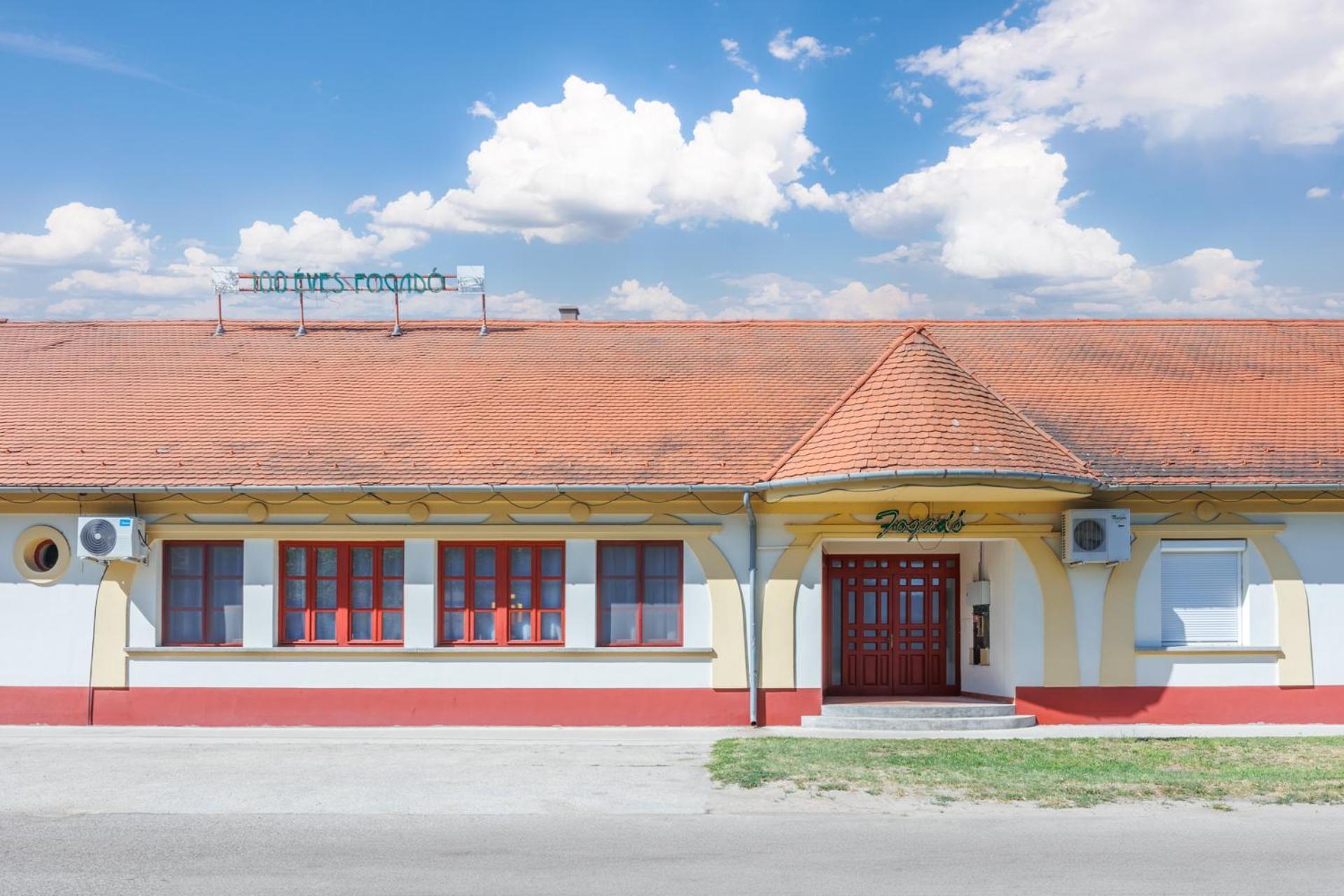 Szatymaz100周年旅馆住宿加早餐旅馆 外观 照片